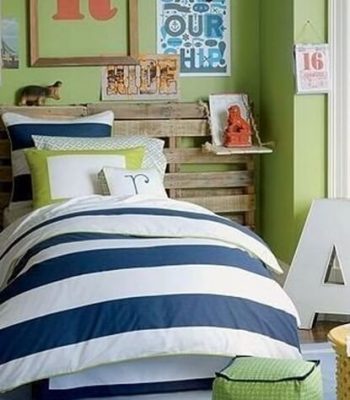 Pallet headboard