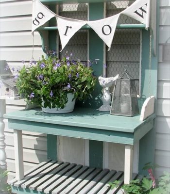 Pallet Potting Bench Useful for Different Chores