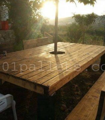Outdoor Pallet Table for BBQ