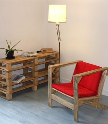 DIY Pallet Armchair