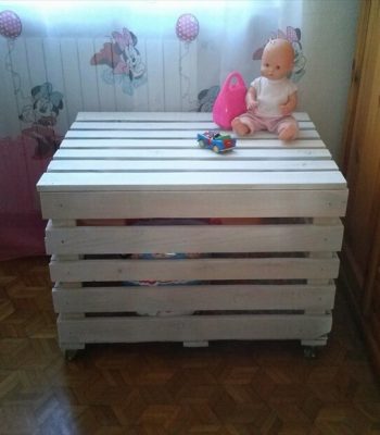 DIY Wooden Pallet Storage Box