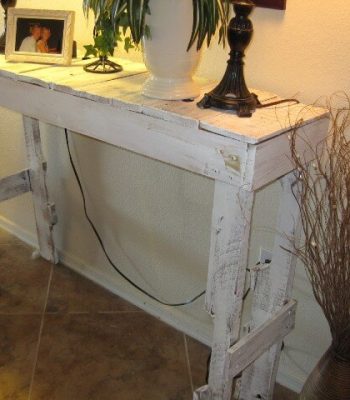 DIY Pallet Hall Table Project