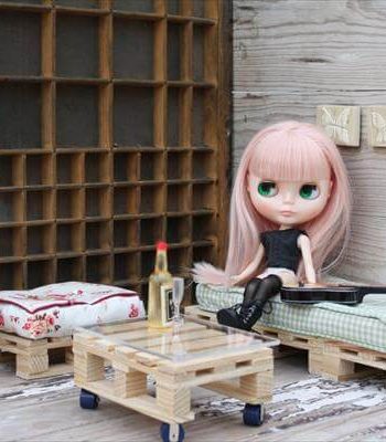 Pallet Seating for Your Dolls