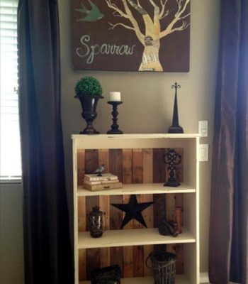 remodeled pallet book shelve