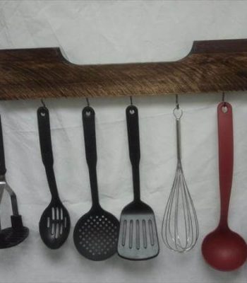 reclaimed pallet kitchen rack