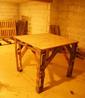 recycled pallet table