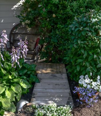 reclaimed pallet walkway