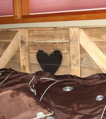 recycled pallet headboard