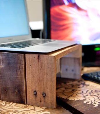 DIY pallet computer table