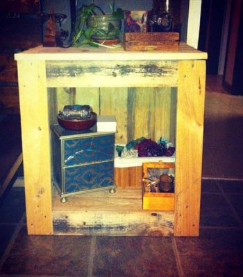 reclaimed pallet nightstand