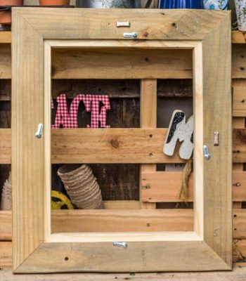 reclaimed pallet picture frame