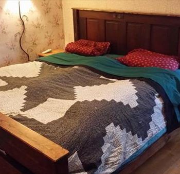 recycled pallet bed with headboard