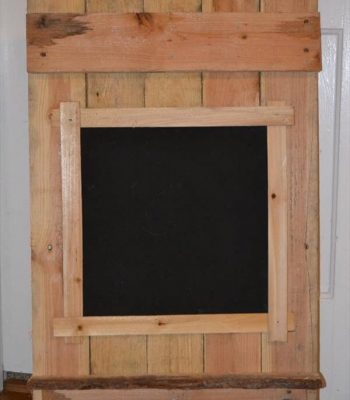 repurposed pallet chalk board