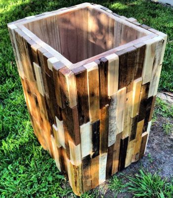 recycled pallet trash bin