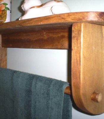 reclaimed pallet shelf and towel rack