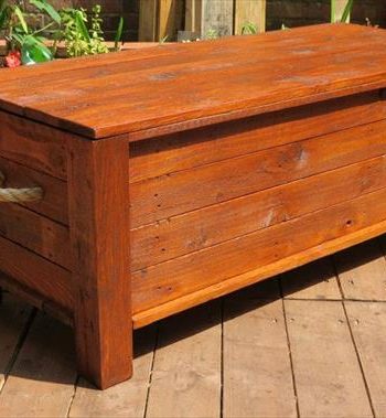 recycled pallet trunk with rope pulls