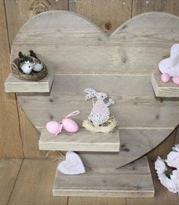 recycled pallet heart decoration