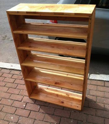 recycled pallet chic bookcase