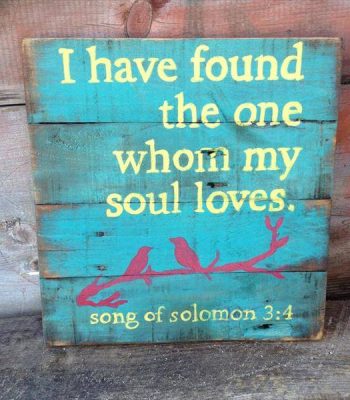 recycled palle wall sign
