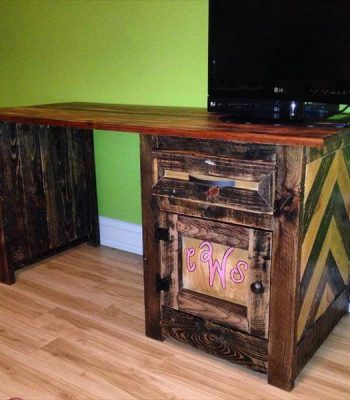 recycled pallet desk for kids