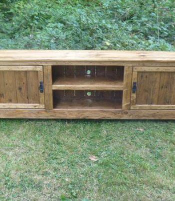 recycled pallet media stand