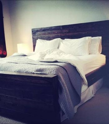 recycled pallet bed