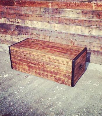 reclaimed pallet chest