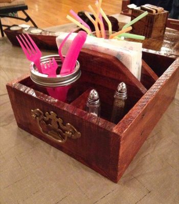 diy pallet table caddy