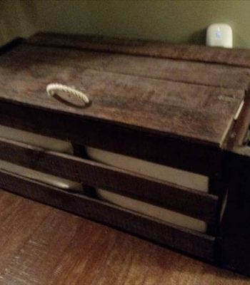 repurposed pallet mudroom storage bench