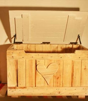 recycled pallet toy chest