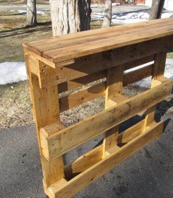 reclaimed pallet upright media unit