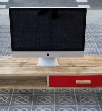 repurposed pallet TV stand