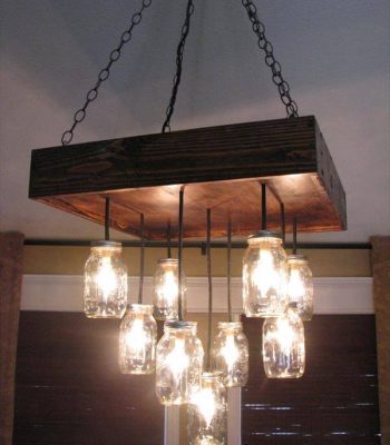 DIY pallet and Mason jars chandelier