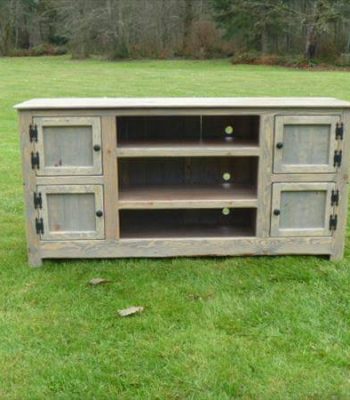 Reshaped pallet media stand