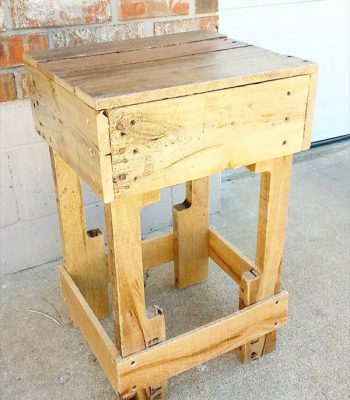 upcycled pallet side table and nightstand