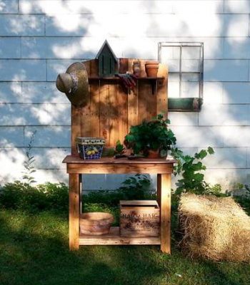 wooden pallet accent potting bench