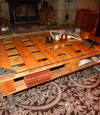 repurposed pallet coffee table with metal pipe base