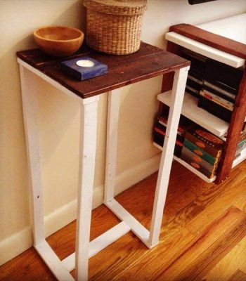 side table made of pallets