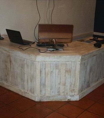 Rustic pallet working desk