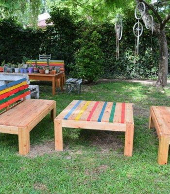 Repurposed pallet outdoor furniture set