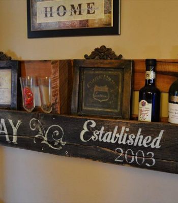 handmade pallet bookshelf