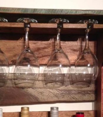 diy Pallet beverage and glass rack