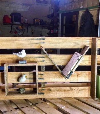 Wooden pallet love shelf