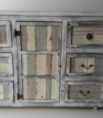 Wooden pallet media stand