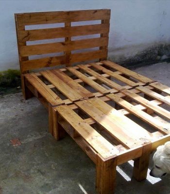 wooden pallet bed