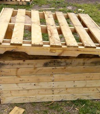 Recycled pallet dog house