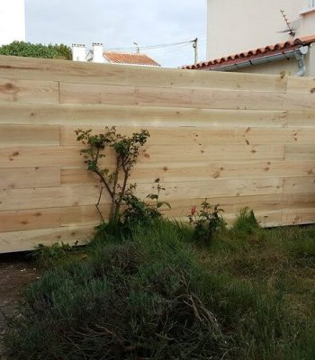 reclaimed pallet garden or backyard fence wall