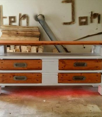 3 pallet coffee table with 4 drawers