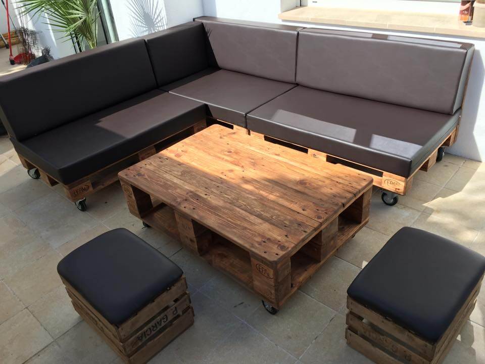 repurposed wooden pallet L-shape sitting set