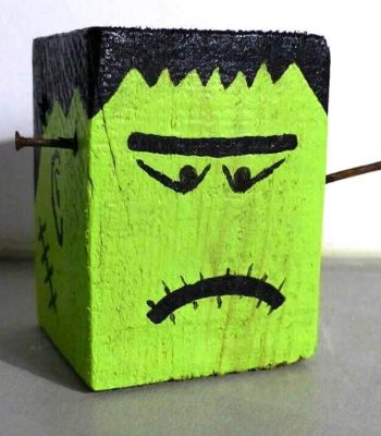 pallet cube into Halloween decor